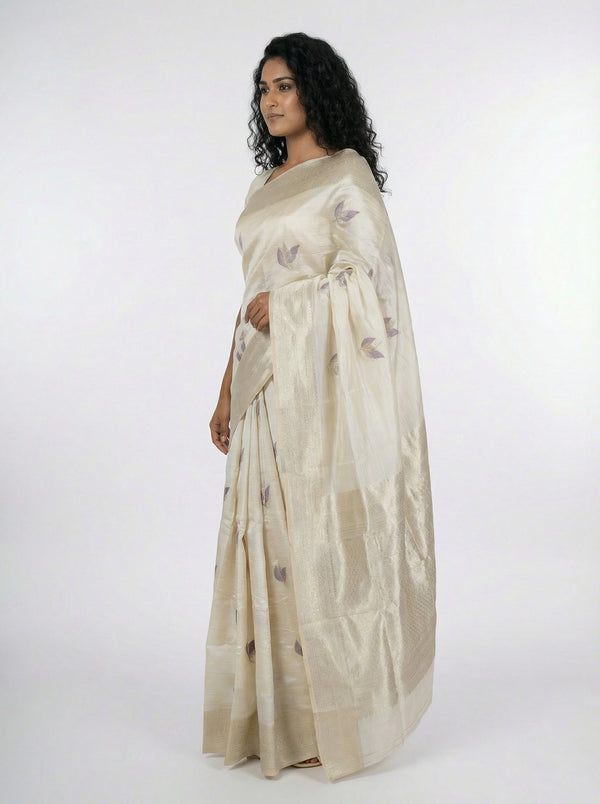 Semi SilkOff White Ethnic Saree with Traditional Pallu & Leaf Weave