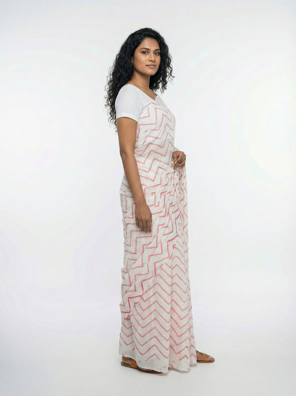 Chiffon Women’s White Saree with Geometric Zig Zag Pattern