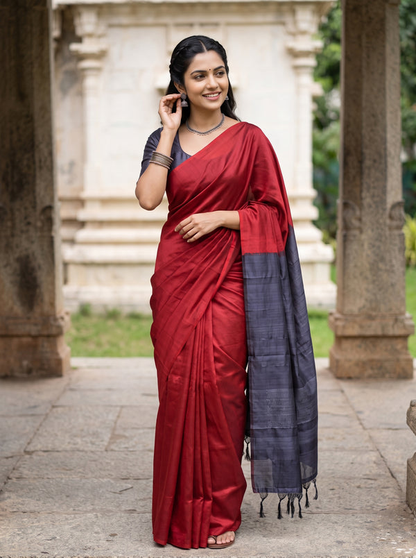 Pure Silk Navy Blue Plain Saree with Dual Tone Red Pallu
