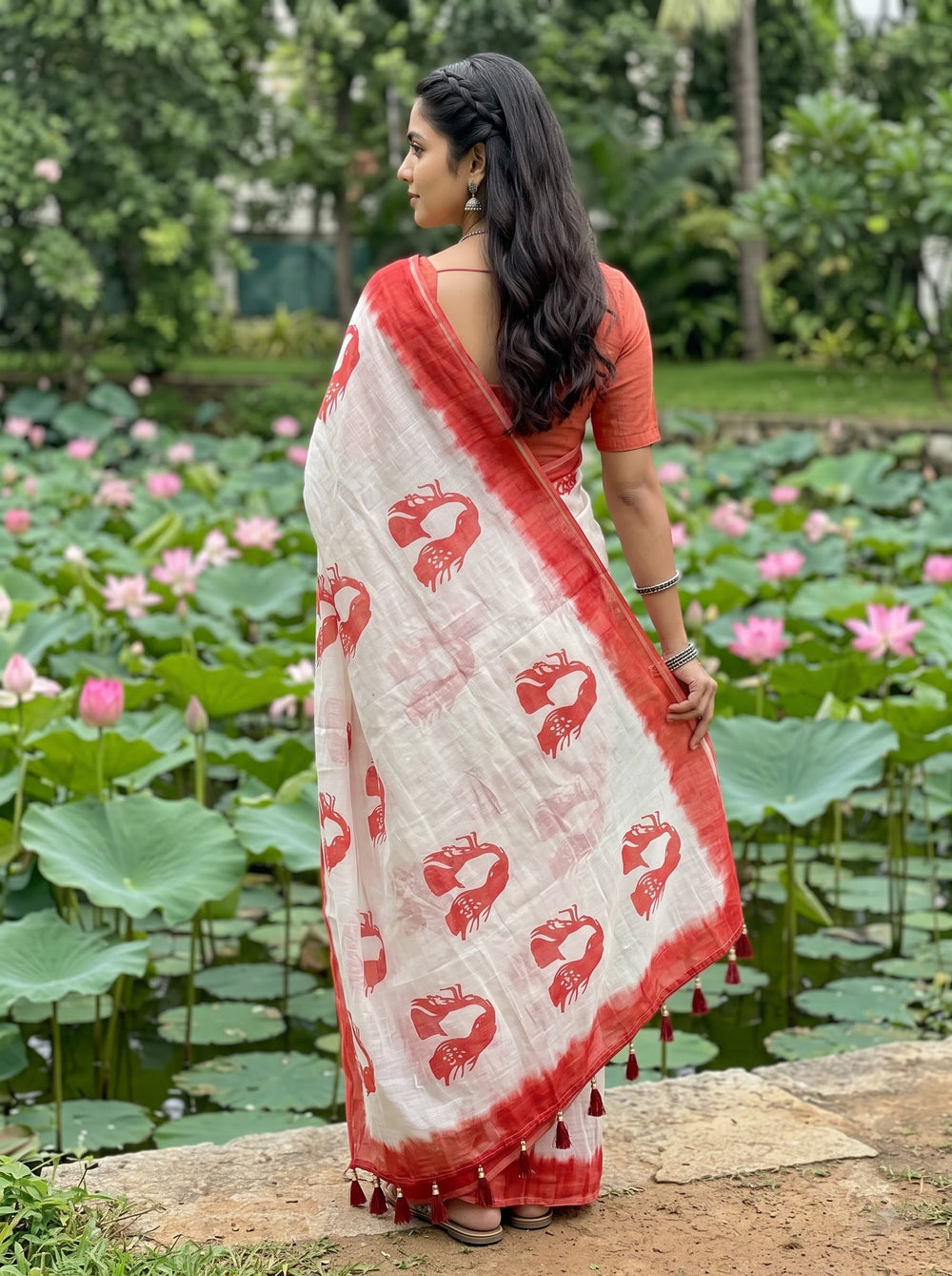 Cotton White Face Print Red Dip-Dye Border Tassel Saree