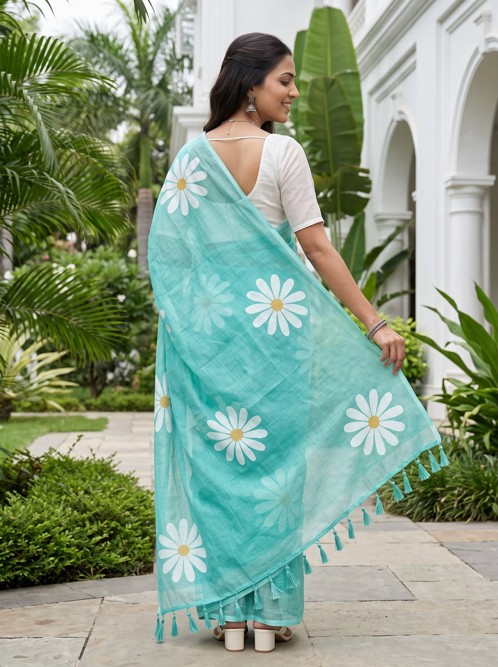 Cotton Turquoise White Daisy Floral Printed Pallu Green Tassels Saree