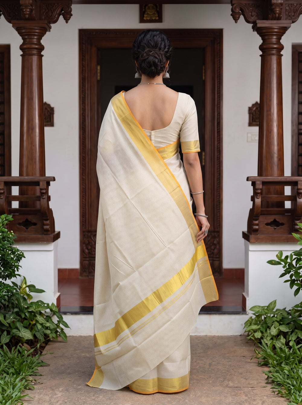 Cotton Cream Self Check Kasavu Onam Special Kerala Saree