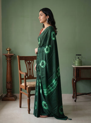 Synthetic Green Tie Dye Ring Pattern Saree with Tasseled Pallu