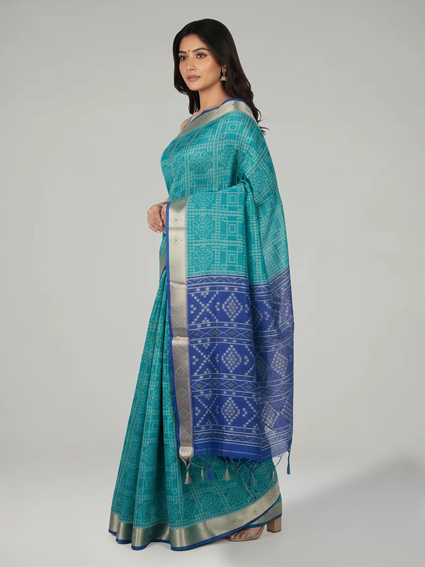 Teal Blue Semi Jute Silk saree with Printed Body, Contrast With Printed Pallu & Plain Bavanji Border Border – Paired with Egyption Blue Plain With Border Blouse