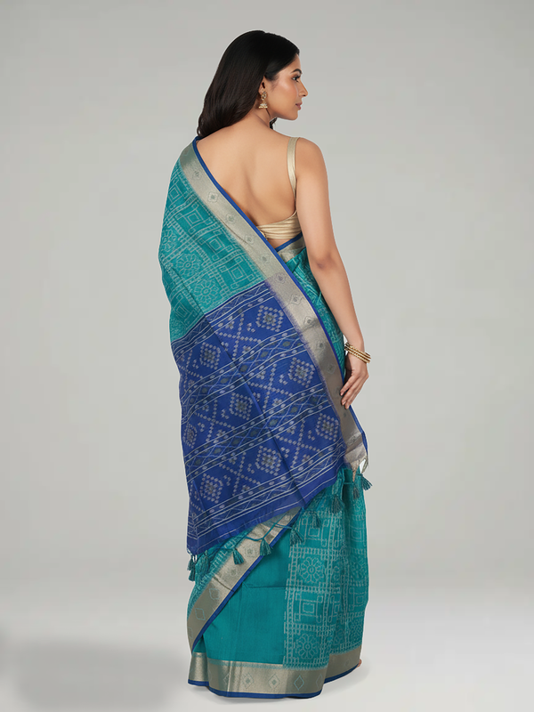 Teal Blue Semi Jute Silk saree with Printed Body, Contrast With Printed Pallu & Plain Bavanji Border Border – Paired with Egyption Blue Plain With Border Blouse