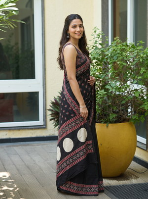 Synthetic Black Tulip Booti Print Saree with Red Floral Border