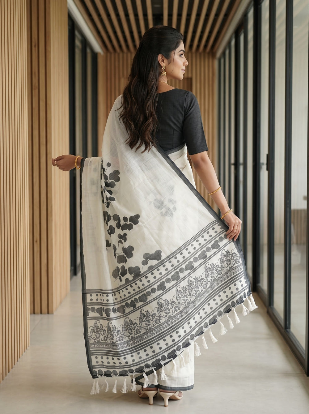 Cotton Saree in Off-White with Grey Foliage Print, Paisley Dotted Pallu