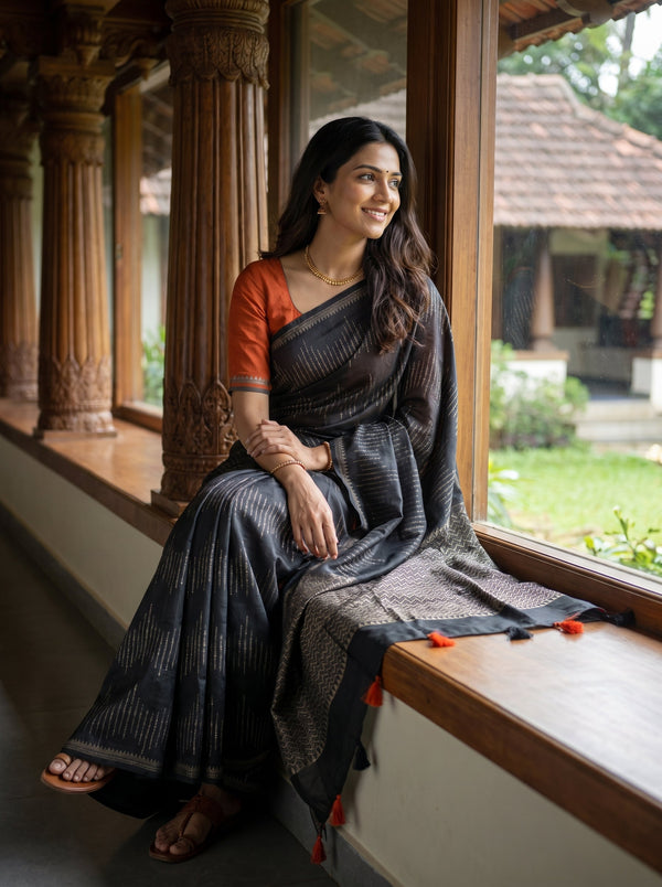 Matka Silk Black Gold Zigzag Dotted Chevron Pallu